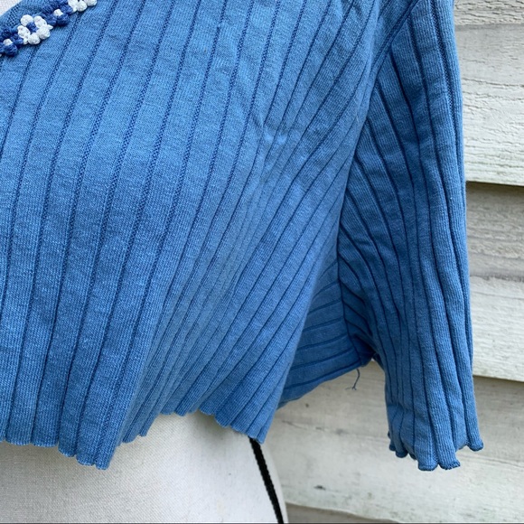 Vintage 90s Blue Solid Print Floral Crochet V-Neck Ribbed Short Sleeve Crop Top - Picture 12 of 16